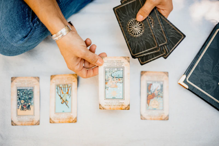 Wandering Wyld, Intro to Tarot with Little Sage Tarot